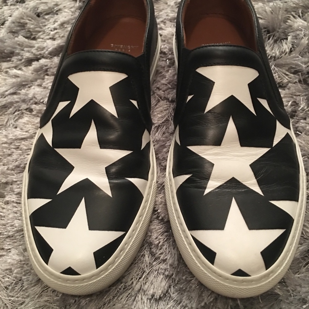 Givenchy - Picture 3 of 6